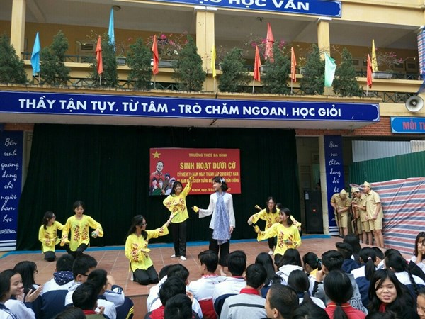 Sinh hoạt dưới cờ - Kỷ niệm 73 năm Ngày Thành lập Quân đội nhân dân Việt Nam - 45 năm Ngày Chiến thắng Điện Biên Phủ trên không